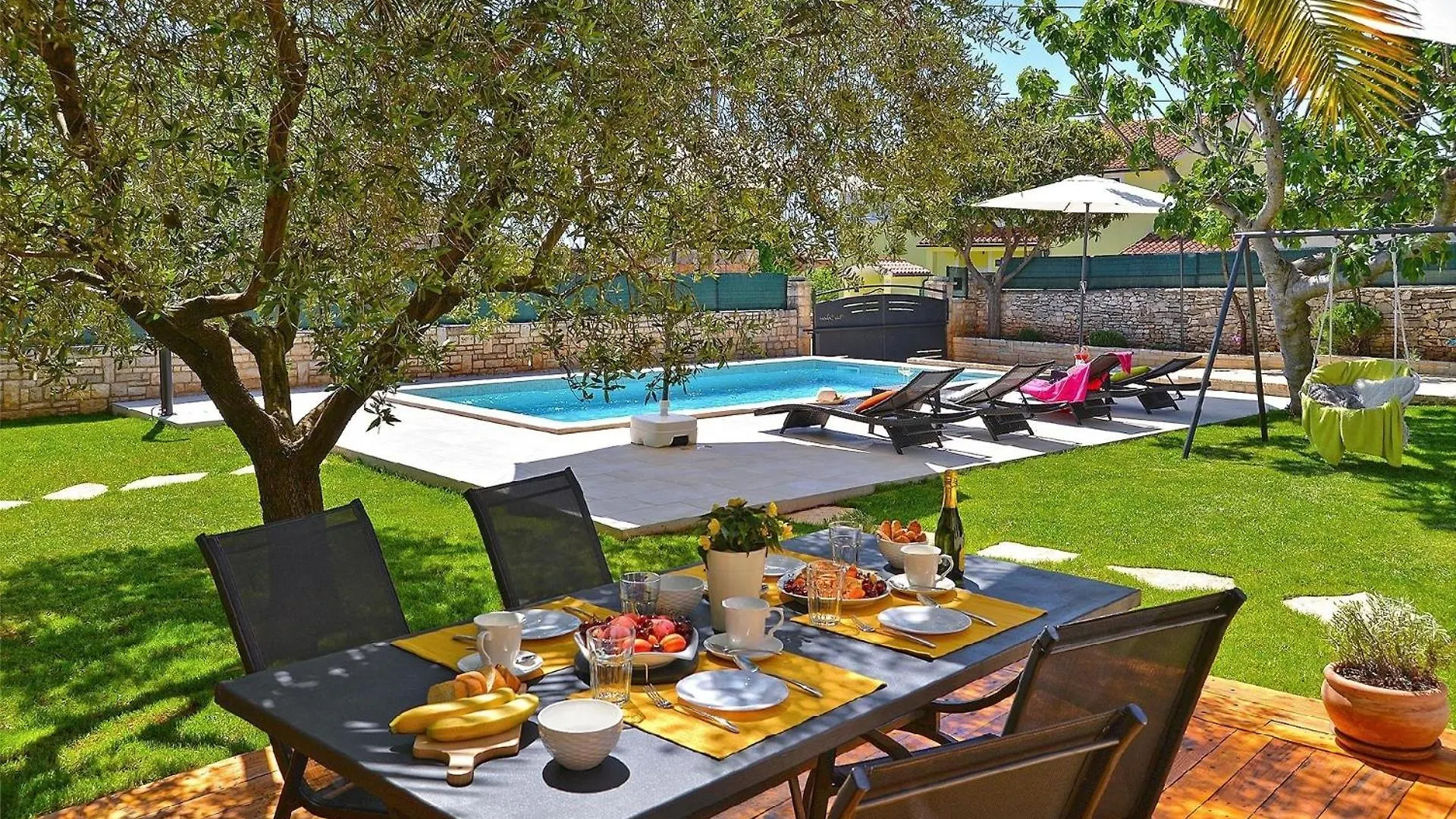 Ferienhaus Mit Privatpool Fuer 6 Personen Ca 80 Qm In Galizana, Istrien Istrische Riviera 0*, Galizana Croatia